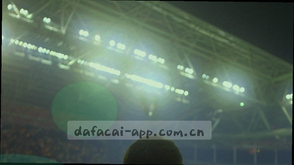 由环形与条形组合成的周期分布图，青玉绿与鎏金形成对比
